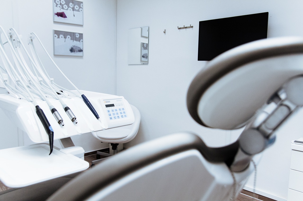 What to Do When You Need an Emergency Dentist